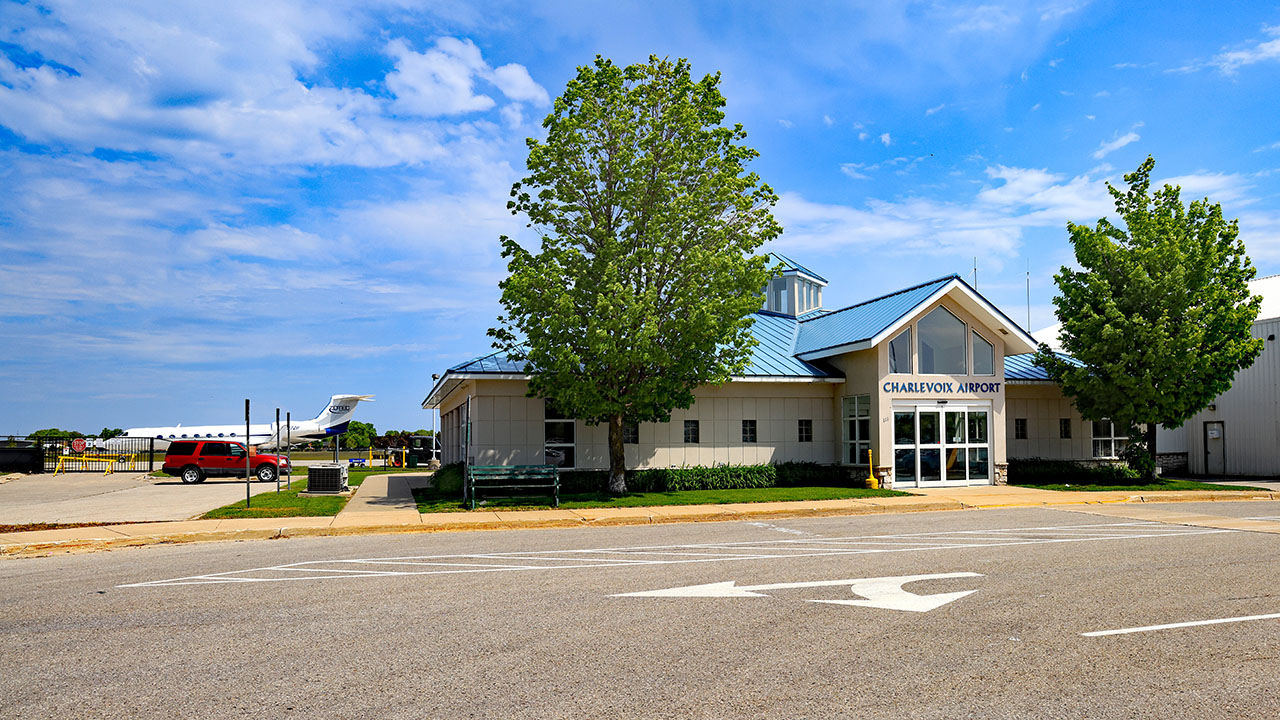 Golfing Gateway Airports In Mi